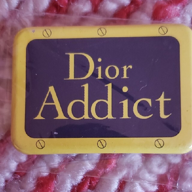 Dior(ディオール)のDior缶バッチ エンタメ/ホビーのアニメグッズ(バッジ/ピンバッジ)の商品写真