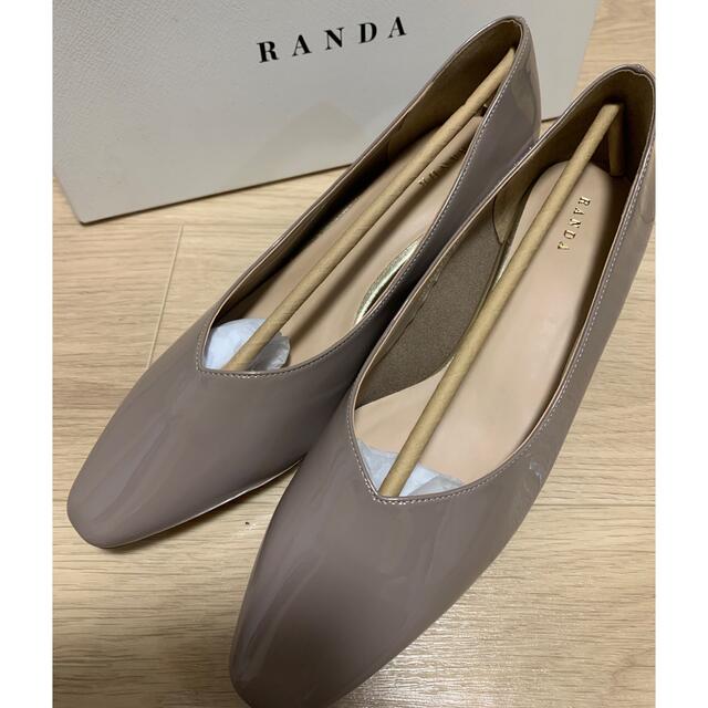 RANDA(ランダ)のエナメルパンプス　ピンクベージュ レディースの靴/シューズ(ハイヒール/パンプス)の商品写真