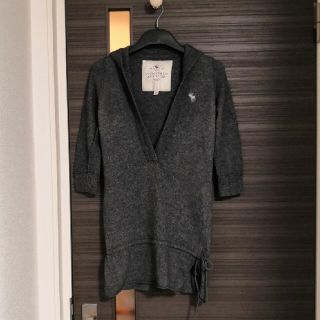 アバクロンビーアンドフィッチ(Abercrombie&Fitch)の送料込！直営店購入アバクロ ムース刺繍フード付チュニックセーターアラモアナ(チュニック)