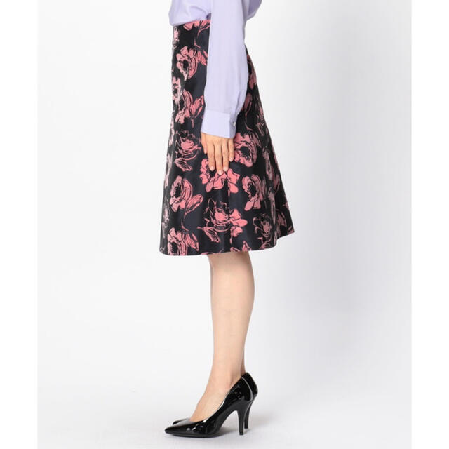 NARACAMICIE(ナラカミーチェ)の2018モデル　ナラカミーチェ　花柄　フレアスカート　ロングスカート レディースのスカート(ひざ丈スカート)の商品写真