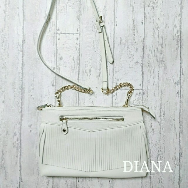 DIANA(ダイアナ)のDIANA 白いショルダーバッグ レディースのバッグ(ショルダーバッグ)の商品写真