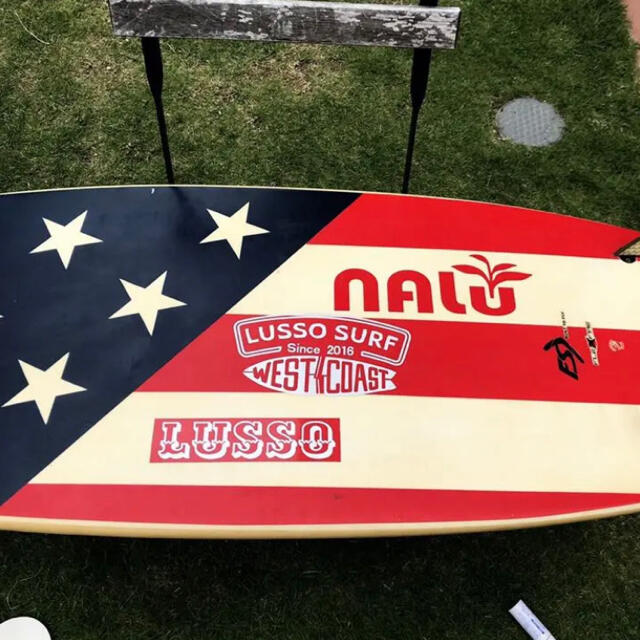 QUIKSILVER(クイックシルバー)の正規品☆LUSSO SURF 防水ステッカー ホワイト  ロンハーマン スポーツ/アウトドアのスポーツ/アウトドア その他(サーフィン)の商品写真