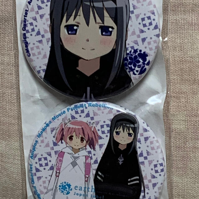 魔法少女マギカ＆まどかコラボ缶バッジ３個組２セット エンタメ/ホビーのおもちゃ/ぬいぐるみ(キャラクターグッズ)の商品写真