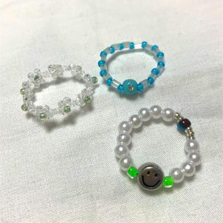 ハンドメイド　カラフルビーズリング3点セット💖ニコちゃん　フラワービーズリング(リング)