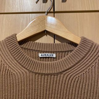 コモリ(COMOLI)のauralee SUPER FINE WOOL RIB KNIT オーラリー(ニット/セーター)