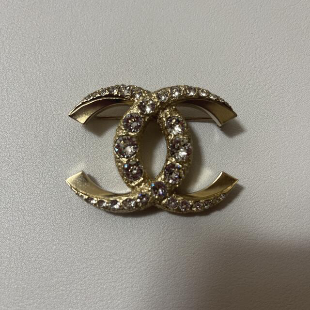 m1541 CHANEL シャネル ブローチ 現行モデル オンライン売れ筋
