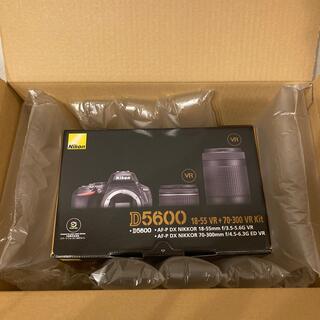ニコン(Nikon)の【新品・未使用】ニコン カメラ　D5600 ダブルズームキット(デジタル一眼)