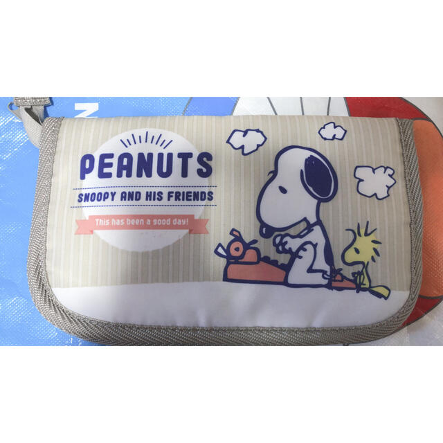 SNOOPY(スヌーピー)のスヌーピ　マルチケース キッズ/ベビー/マタニティのマタニティ(母子手帳ケース)の商品写真