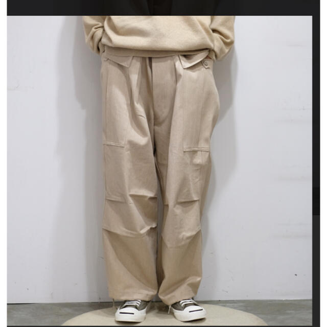 1LDK SELECT(ワンエルディーケーセレクト)のHERILL ヘリル 15oz DENIM CARGOPANTS NATURAL メンズのパンツ(ワークパンツ/カーゴパンツ)の商品写真