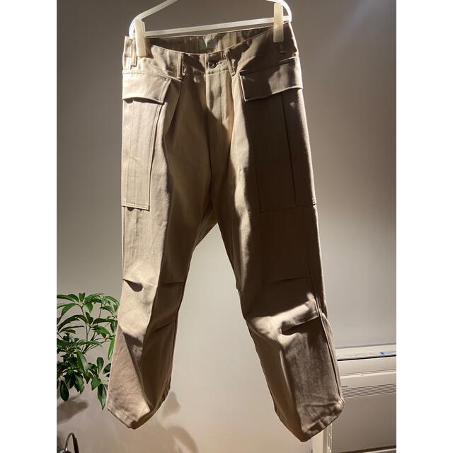 1LDK SELECT(ワンエルディーケーセレクト)のHERILL ヘリル 15oz DENIM CARGOPANTS NATURAL メンズのパンツ(ワークパンツ/カーゴパンツ)の商品写真