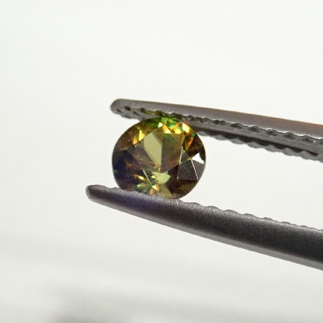 ルース 色石【クロムスフェーン     ラウンドカット】0.39ct