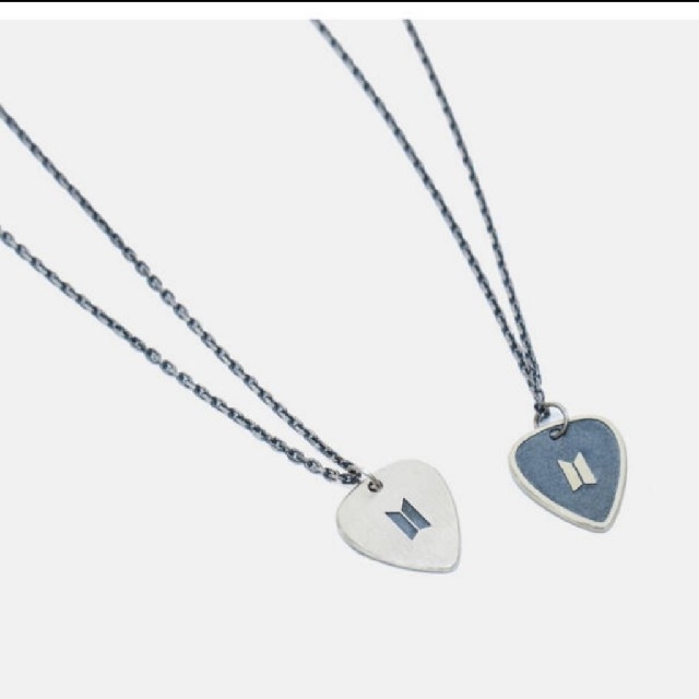 防弾少年団(BTS)(ボウダンショウネンダン)の[SUGA] GUITAR PICK NECKLACE レディースのアクセサリー(ネックレス)の商品写真