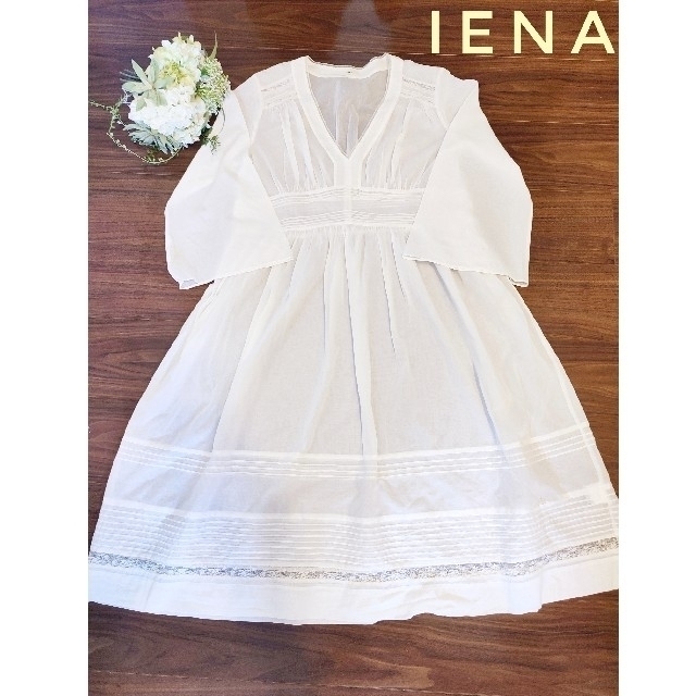 IENA(イエナ)の【IENA】イエナ　コットンレースピンタックワンピース　ガウン　　白 レディースのワンピース(ひざ丈ワンピース)の商品写真