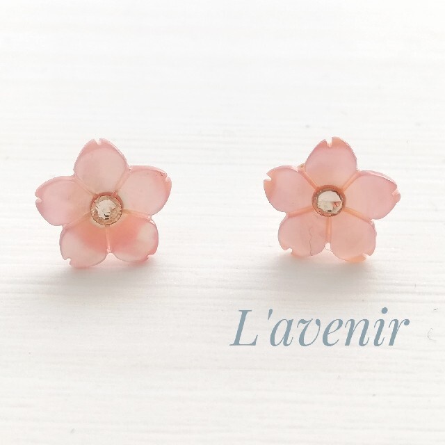 IENA(イエナ)の【再販♡】天然ピンクシェル×スワロフスキー 桜のピアス イヤリング　ハンドメイド ハンドメイドのアクセサリー(ピアス)の商品写真