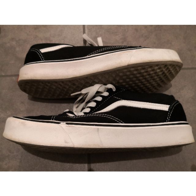 VANS(ヴァンズ)のバンズ オールド スクール ブラック ホワイト メンズの靴/シューズ(スニーカー)の商品写真