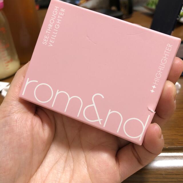 ロムアンド ヴェールライター 02ムーンキス(5.5g) コスメ/美容のベースメイク/化粧品(フェイスパウダー)の商品写真