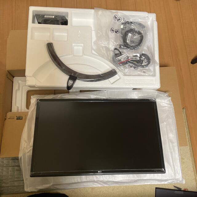 LG Electronics(エルジーエレクトロニクス)のLG  27UD58  中古品  綺麗です。   スマホ/家電/カメラのPC/タブレット(ディスプレイ)の商品写真