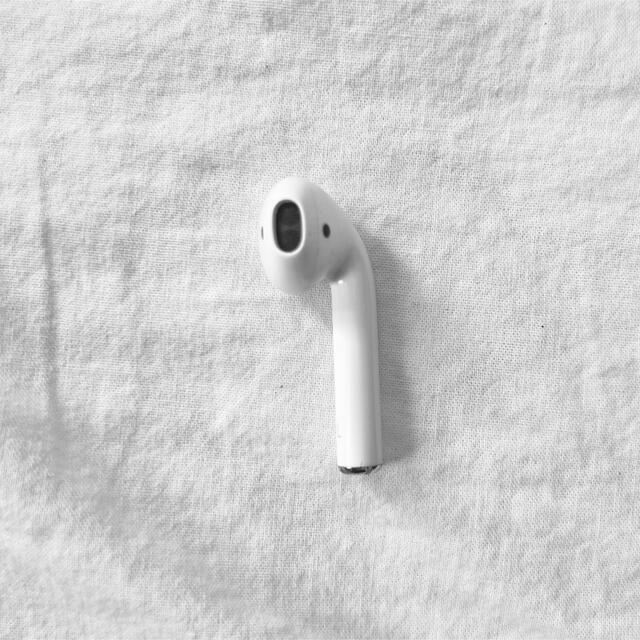 Apple(アップル)の【左耳のみ】airpods 第一世代 スマホ/家電/カメラのオーディオ機器(ヘッドフォン/イヤフォン)の商品写真