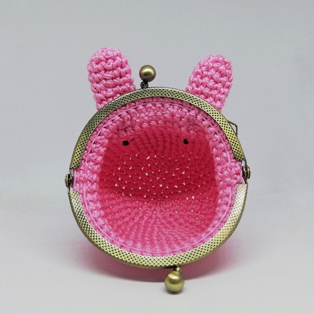 ハンドメイド☆いちごを付けたうさぎちゃんがま口財布ポーチ ハンドメイド☆いちごを付けたうさぎちゃんがま口財布ポーチ