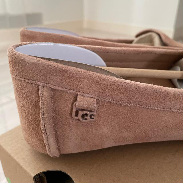 UGG(アグ)のUGG 新品　6.5→23.5センチ レディースの靴/シューズ(スリッポン/モカシン)の商品写真