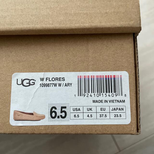 UGG(アグ)のUGG 新品　6.5→23.5センチ レディースの靴/シューズ(スリッポン/モカシン)の商品写真