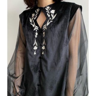 アメリヴィンテージ(Ameri VINTAGE)のUND VELOUR EMBROIDERY BLOUSE(シャツ/ブラウス(長袖/七分))