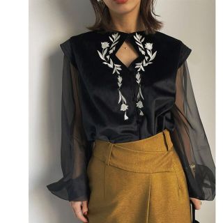 Ameri VINTAGE - UND VELOUR EMBROIDERY BLOUSEの通販 by ゆりあ's