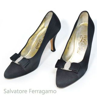 サルヴァトーレフェラガモ(Salvatore Ferragamo)のフェラガモ ■ストーンヴァラリボン サテンパンプス シューズ　　23.5cm　黒(ハイヒール/パンプス)