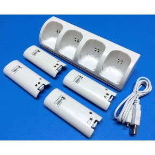 ウィー(Wii)のWii ダブルリモコンチャージスタンド4連(ホワイト)（電池パック4個付属）(その他)