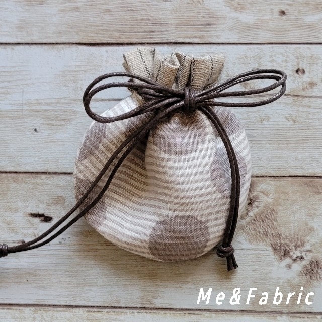 mina perhonen(ミナペルホネン)の小さなしずく巾着ミナペルホネン × CHECK&ST ハンドメイドのファッション小物(ポーチ)の商品写真