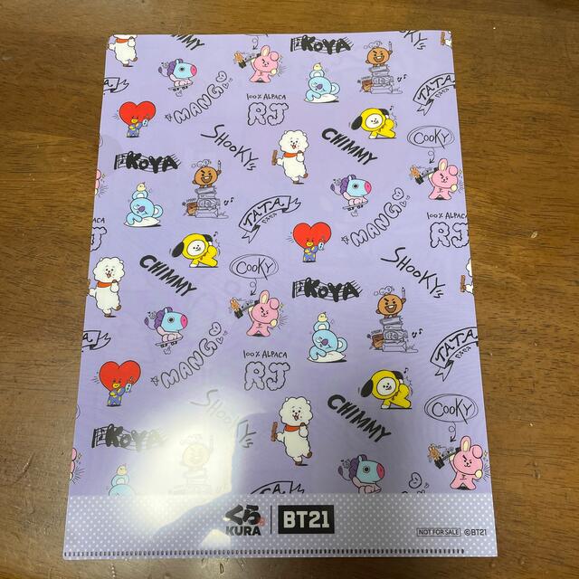 防弾少年団(BTS)(ボウダンショウネンダン)のBT21 くら寿司　クリアファイル　2枚 エンタメ/ホビーのタレントグッズ(アイドルグッズ)の商品写真