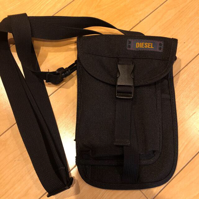 DIESEL(ディーゼル)のショルダーバック メンズのバッグ(ショルダーバッグ)の商品写真