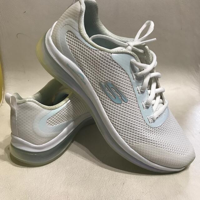 SKECHERS 大人気！新品！SKECHERS スケッチャーズ スニーカー 厚底 白 キラキラの通販 by スプリングスノーshop｜ スケッチャーズならラクマ