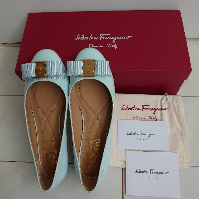 Salvatore Ferragamo　VARINA 　ﾊﾞﾚｴｼｭｰｽﾞバレエシューズ