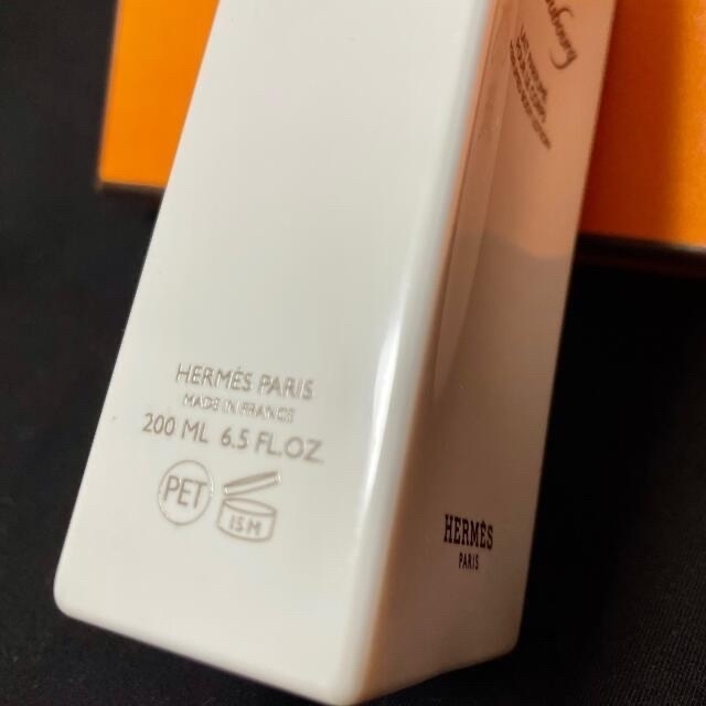 Hermes(エルメス)の新品未使用◆HERMES◆ヴァンキャトルフォーブル◆ボディローション◆200ml コスメ/美容のボディケア(ボディローション/ミルク)の商品写真