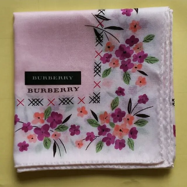 BURBERRY(バーバリー)のバーバリー ハンカチ 花柄 新品 未使用 シール付き レディースのファッション小物(ハンカチ)の商品写真