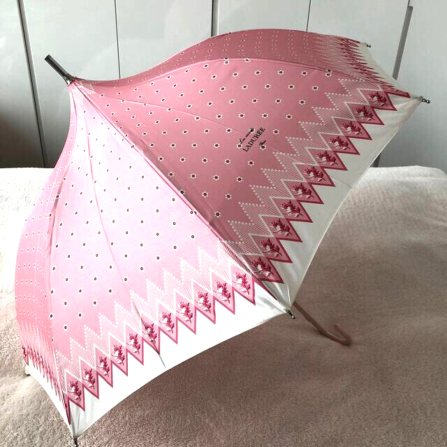 ラデュレ  大人気のパゴダ傘　ピンク色は希少で可愛さ抜群ラデュレ傘一番人気