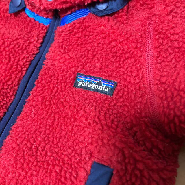 patagonia(パタゴニア)の【美品】Patagonia ベビー・リバーシブル・トリブルズ・フーディ キッズ/ベビー/マタニティのベビー服(~85cm)(ジャケット/コート)の商品写真