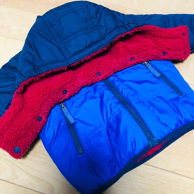 patagonia(パタゴニア)の【美品】Patagonia ベビー・リバーシブル・トリブルズ・フーディ キッズ/ベビー/マタニティのベビー服(~85cm)(ジャケット/コート)の商品写真