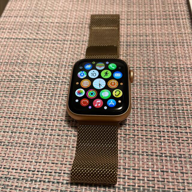 Apple Watch(アップルウォッチ)のApple Watch series4 ゴールド メンズの時計(腕時計(デジタル))の商品写真