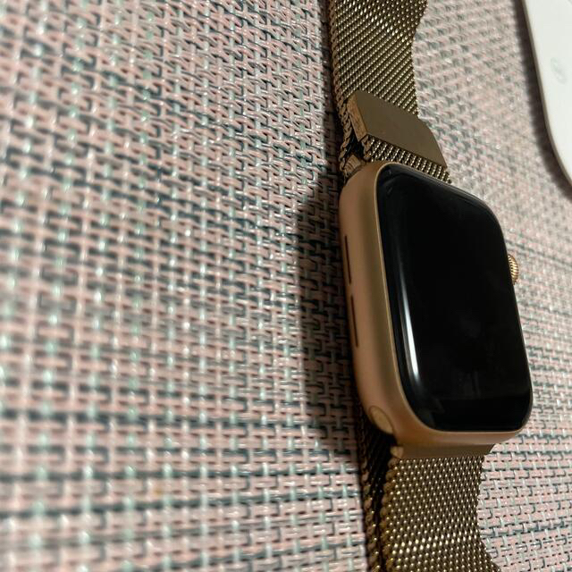 Apple Watch(アップルウォッチ)のApple Watch series4 ゴールド メンズの時計(腕時計(デジタル))の商品写真