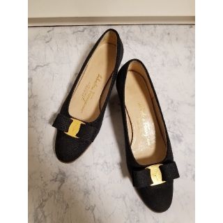 サルヴァトーレフェラガモ(Salvatore Ferragamo)のぴんきぃ様☆フェラガモ　パンプス　ネイビー(ハイヒール/パンプス)