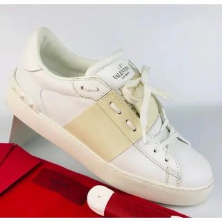 ヴァレンティノガラヴァーニ(valentino garavani)の美品★ヴァレンティノ ガラヴァーニ・バンド スタッズ スニーカー（371/2）(スニーカー)