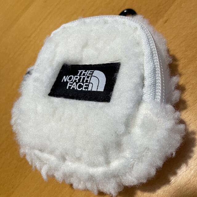 THE NORTH FACE(ザノースフェイス)の韓国限定ノースフェイス モコモコ素材のミニポーチ ミニ財布 ホワイト白 レディースのファッション小物(コインケース)の商品写真