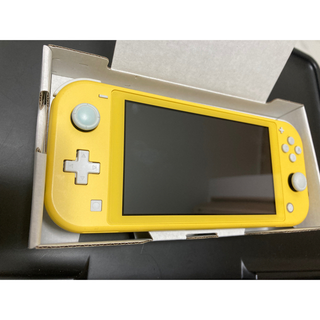 Nintendo Switch(ニンテンドースイッチ)のNintendo Switch Lite イエロー 本体　クリーニング済 エンタメ/ホビーのゲームソフト/ゲーム機本体(家庭用ゲーム機本体)の商品写真