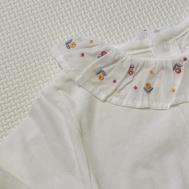 PETIT BATEAU(プチバトー)の専用　carrement  beau フリル　刺繍　ブラウス キッズ/ベビー/マタニティのベビー服(~85cm)(シャツ/カットソー)の商品写真