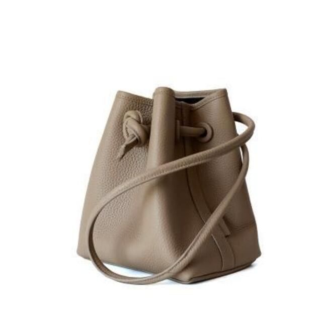 最終値下げ！リアルレザー 2WAY巾着バッグ トレンドクラシックスタイル レディースのバッグ(ハンドバッグ)の商品写真