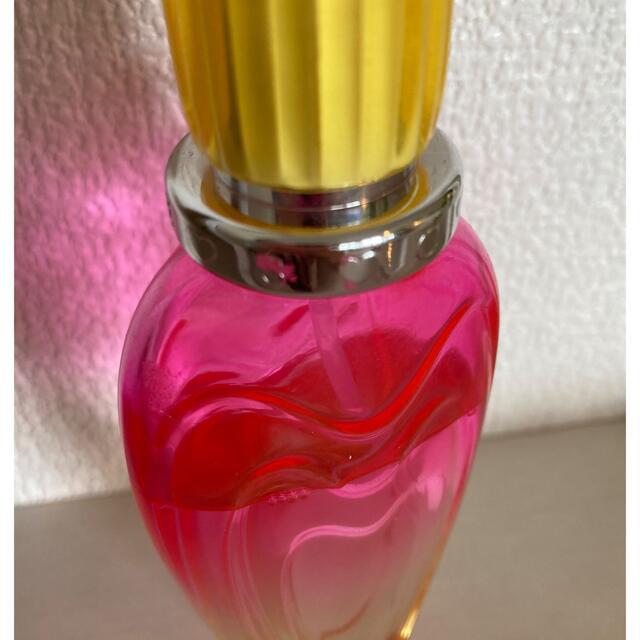 ESCADA(エスカーダ)の最終値下げ　エスカーダ　ロッキンリオ　50ml コスメ/美容の香水(香水(女性用))の商品写真