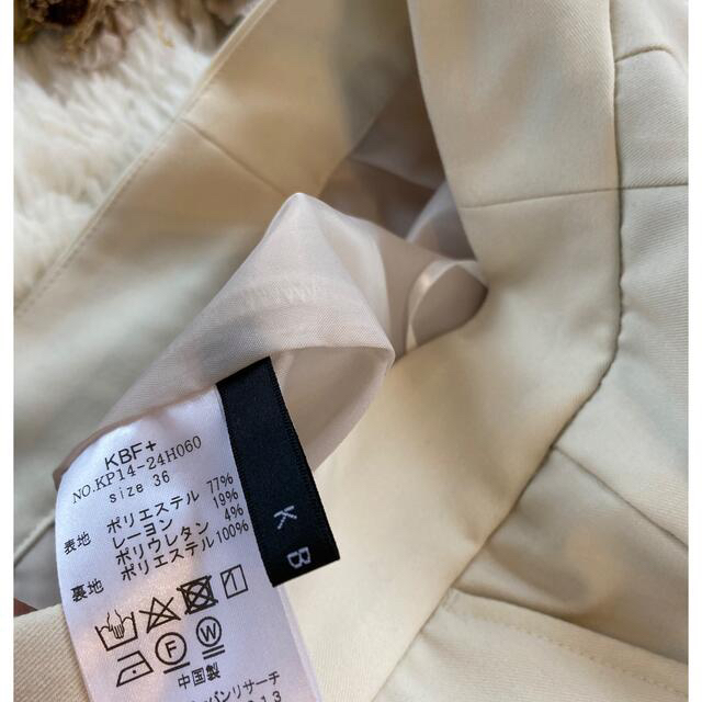 KBF(ケービーエフ)のballsey ジャケット　KBF 白　テーパードパンツ　セット　スーツ レディースのフォーマル/ドレス(スーツ)の商品写真