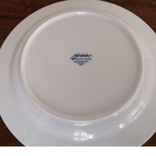 Noritake(ノリタケ)の【美品】ノリタケ　ARCTIC WHITE  プレート 23cm インテリア/住まい/日用品のキッチン/食器(食器)の商品写真